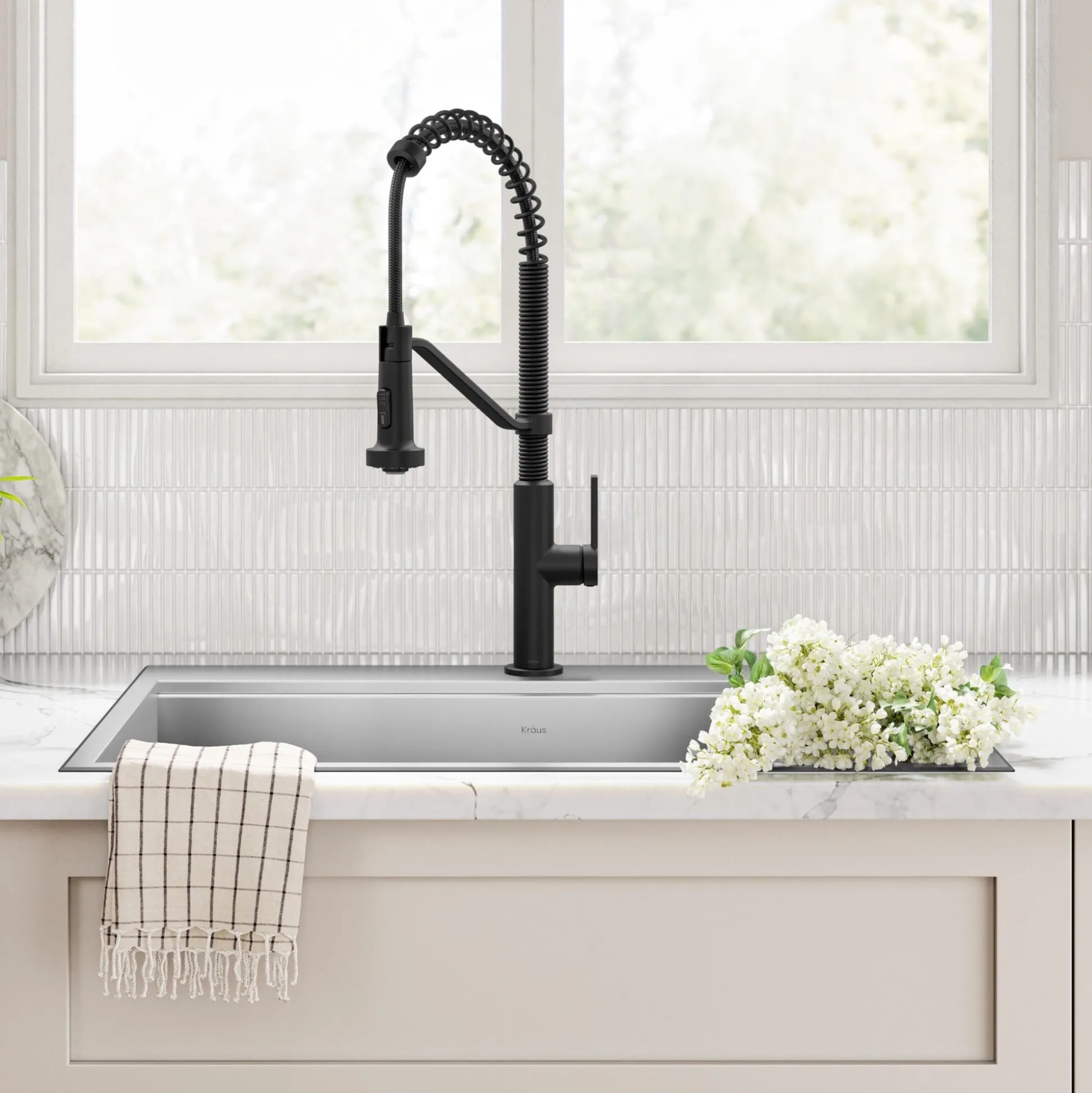 Commercial Style 2-Function Single Handle Pull Down Kitchen Faucet in Matte Black