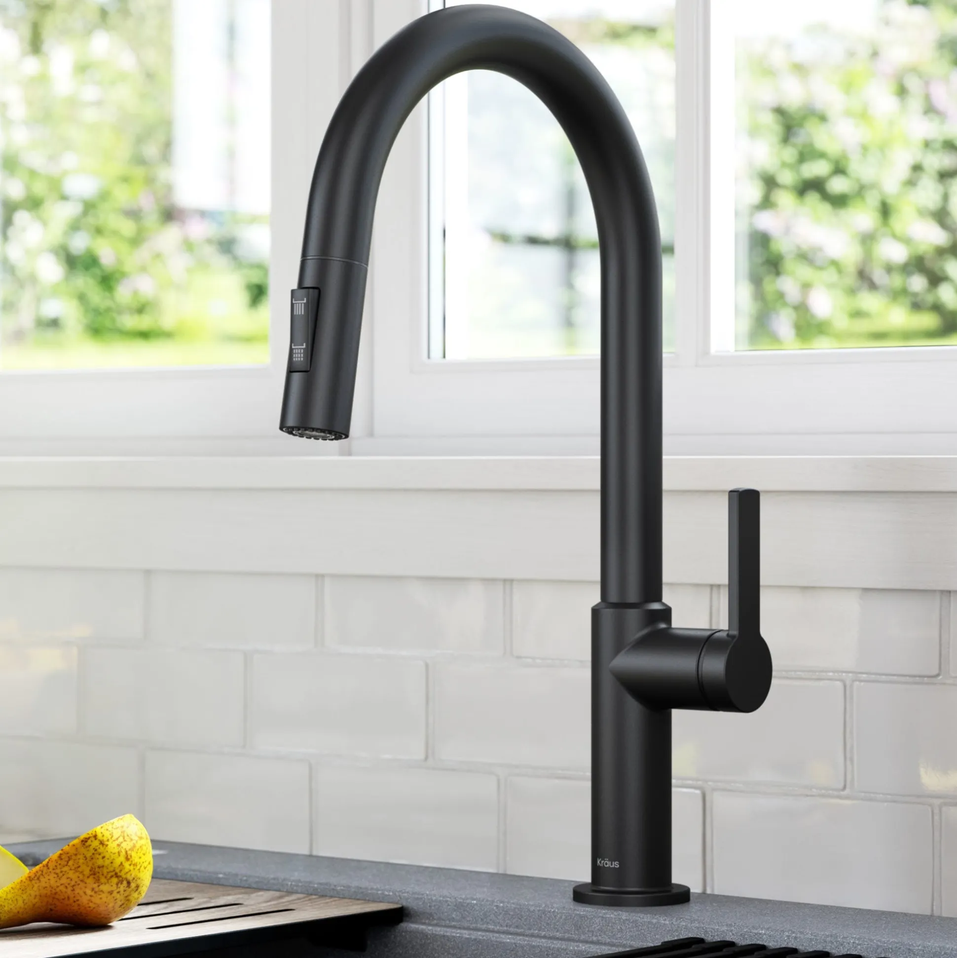 Single Handle Pull Down Kitchen Faucet in Matte Black