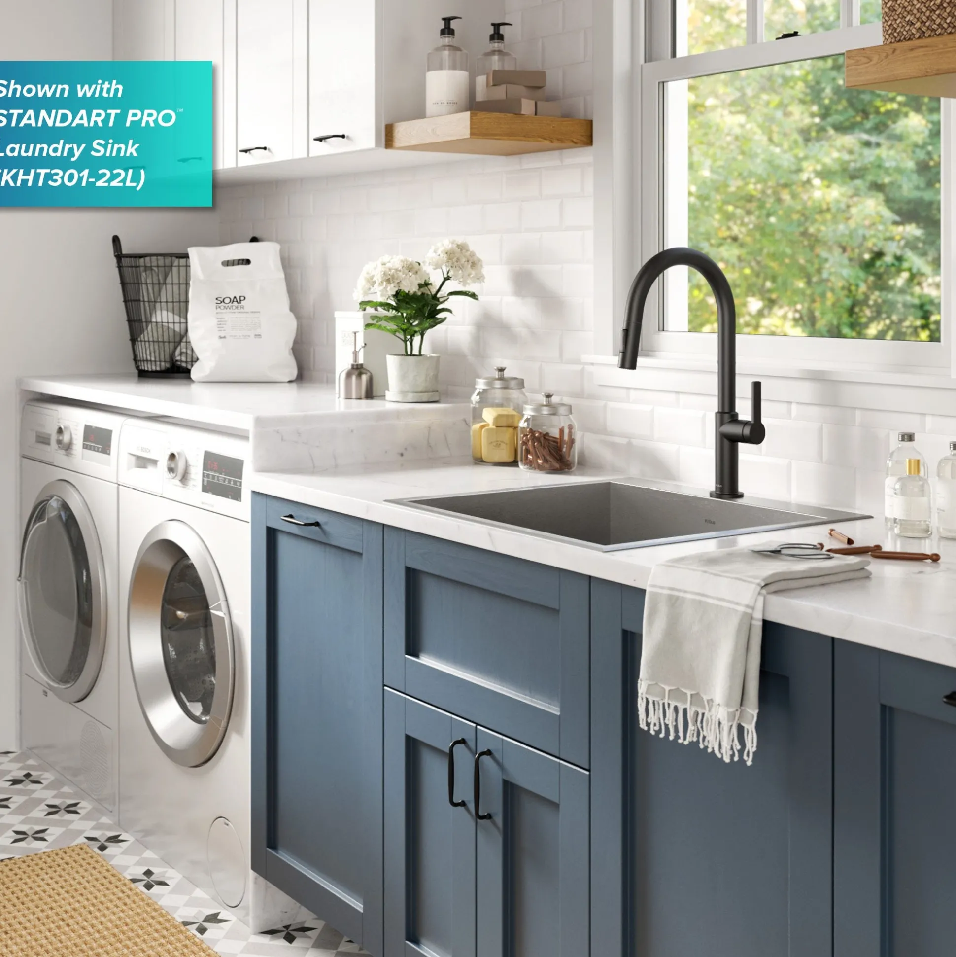 Single Handle Pull Down Kitchen Faucet in Matte Black