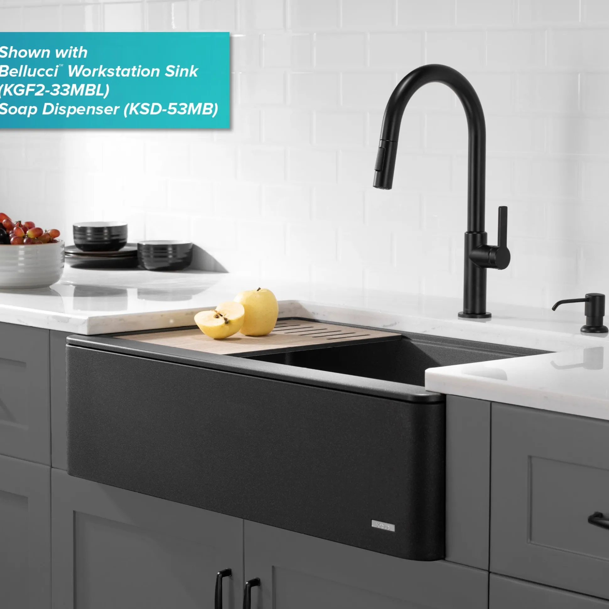 Single Handle Pull Down Kitchen Faucet in Matte Black