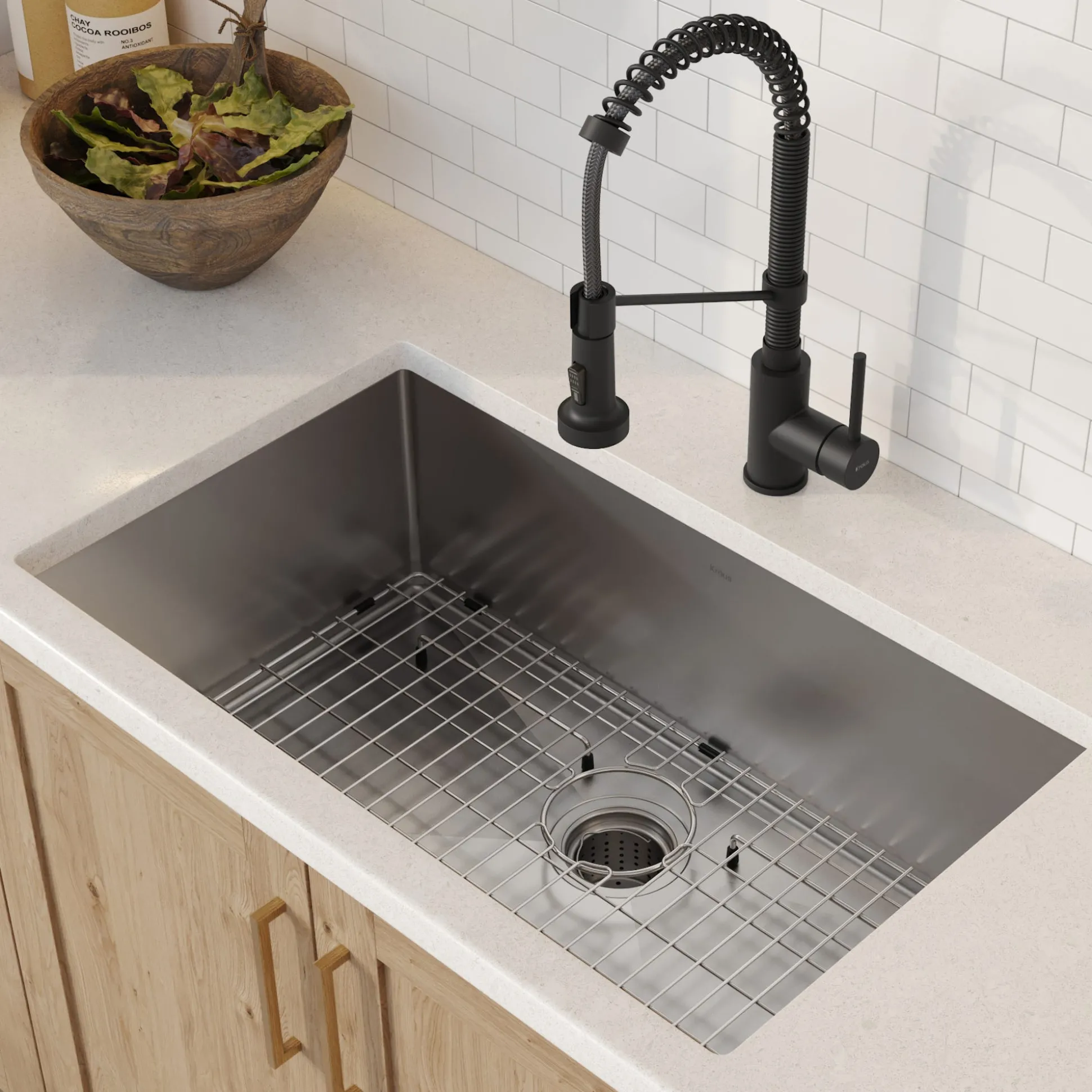 32" Undermount Kitchen Sink w/ Bolden Commercial Pull-Down Faucet and Soap Dispenser in Matte Black